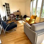 Le Penthouse Guy Moquet פריז